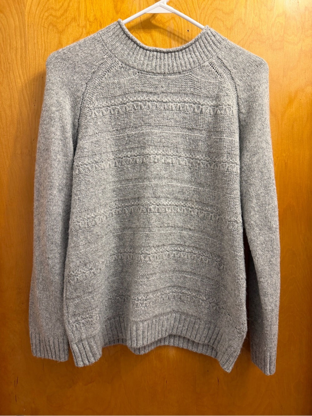 Croft & Barrow Light Gray Textured Crew Neck Sweater size M